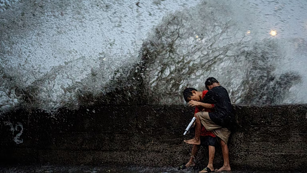 2024-12-16T155832Z_1246325213_RC2X6BAPCAND_RTRMADP_5_YEAR-END-2024-PHOTOS-FLOODS-768x512-1-620x350.jpg