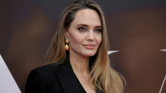 Angelina-Jolie-Δεν-έχω-βγει-ραντεβού-εδώ-και-10-χρόνια.jpg