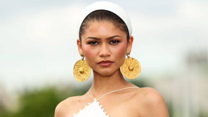 Zendaya-Η-εμφάνιση-με-σκουλαρίκια-χιλιάδων-ετών-στην-πρεμιέρα-της.jpg