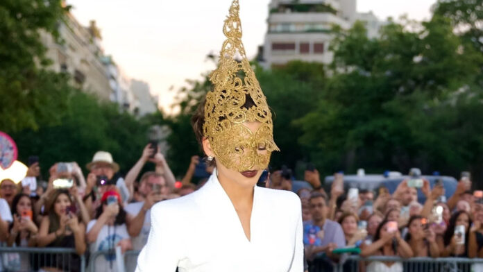 Zendaya-Το-καθηλωτικό-look-με-Givenchy-για-την-ταινία-The.jpg