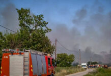 Φωτιά στο Ωραιόκαστρο Θεσσαλονίκης στην περιοχή Μονόλοφος – Επιχειρούν και εναέρια μέσα