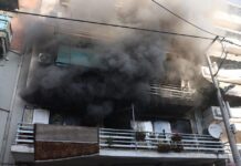 Φωτιά σε διαμέρισμα στον Πειραιά – Μαύροι καπνοί έχουν πνίξει την πόλη