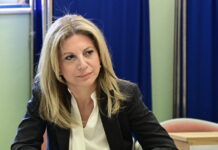 Η Καρυστιανού μετά τα «καρφιά» Μαρινάκη καταδίκασε τις εμπρηστικές επιθέσεις στη Θεσσαλονίκη με αιχμές για τα Τέμπη
