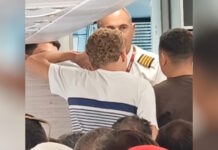 Ένταση στο αεροδρόμιο στη Μύκονο: Νεαροί καθυστέρησαν πτήση πάνω από 3 ώρες – Αστυνομικοί τους έβγαλαν από το αεροπλάνο