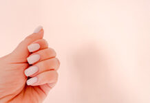 Milky Rosé: Το μίνιμαλ nail look που κάνει πάταγο αυτήν τη στιγμή