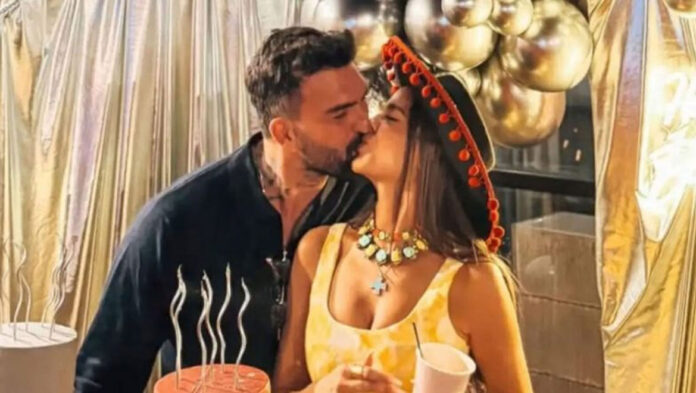 Δημήτρης-Αλεξάνδρου-–-Ρία-Ελληνίδου-Ξεκίνησαν-τις-καλοκαιρινές-τους-διακοπές.jpg