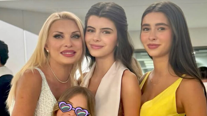 Ελένη-Μενεγάκη-Φωτογραφίες-από-την-αποφοίτηση-της-κόρης-της.jpg
