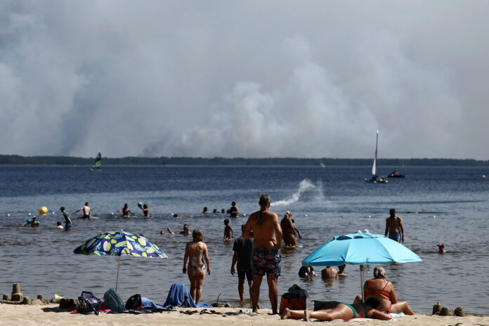 2026-07-23T142824Z_622953560_RC2QJMACHNCG_RTRMADP_5_EUROPE-WEATHER-FRANCE-WILDFIRE.jpg