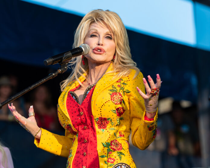 DOLLY-PARTON.jpg