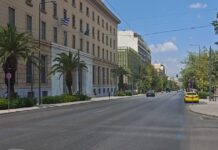 Η Αθήνα αδειάζει, τα πλοία γεμάτα – Σε ρυθμούς Δεκαπενταύγουστου η πρωτεύουσα