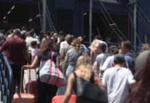 Με πληρότητες 100% αναχωρούν τα πλοία από τα λιμάνια – 60.000 ταξιδιώτες σε 24 ώρες