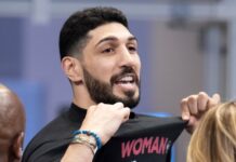 Ο Ενές Καντέρ εμφανίστηκε σε αγώνα του WNBA, τσακώθηκε με παίκτρια και εκδιώχθηκε από το γήπεδο