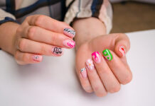 Mix-and-match nails: Η απόλυτη τάση στα νύχια για τις αναποφάσιστες