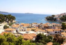 Επιβατηγό πλοίο χτύπησε θαλάσσιο ταξί στο λιμάνι της Σκιάθου