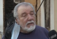 Ο Τάσος Χαλκιάς συντετριμμένος έξω από το καμένο του σπίτι στο Πόρτο Γερμενό: Ήμουν περήφανος που θα άφηνα κάτι στα παιδιά μου