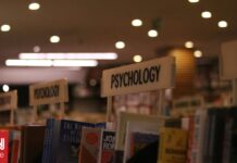 Η ΑΙ στην τριτοβάθμια: Αυστραλιανό Πανεπιστήμιο αντικαθιστά μαθήματα ψυχολογίας με chatbot