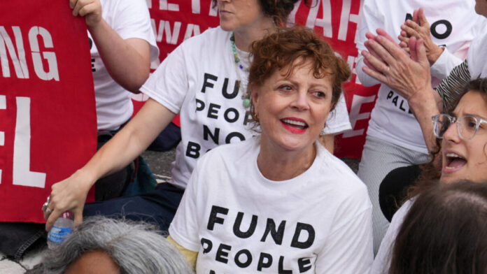 Susan-Sarandon-Συνελήφθη-έξω-από-τον-ΟΗΕ-στη-Νέα-Υόρκη.jpg