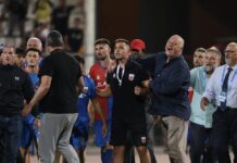 Ο Αχιλλέας Μπέος είχε επεισόδιο με τον Αλμπέρτο Μπρινιόλι μετά το Βόλος – ΑΕΚ, λύθηκε άμεσα η παρεξήγηση των δύο