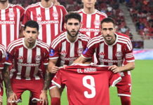 Ολυμπιακός – Βόλος: Οι παίκτες των Πειραιωτών εμφανίστηκαν με φανέλα του Αγιούμπ Ελ Κααμπί στο «Καραϊσκάκης»