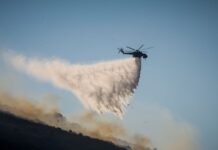 Φωτιά στη Φθιώτιδα στην περιοχή Αχινός: Επιχειρούν εναέρια μέσα