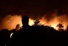 Φωτιά στον Ασπρόπυργο κοντά στον Προαστιακό