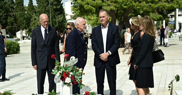 giorgos-antrikos-nikos-papandreou-eurok-1200x630.jpg
