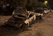Φωτιά σε αυτοκίνητα στην Ηλιούπολη – Μεγάλες οι ζημιές στα οχήματα