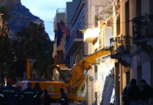 Έκρηξη στην Πλάκα: Ολονύχτια μάχη για τους 6 αγνοούμενους – «Ώρες αγωνίας», λέει ο Χάρης Δούκας