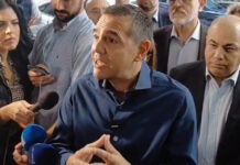 Ο Αλέξης Τσίπρας στην Κυψέλη – Συνομίλησε με κατοίκους που τα σπίτια τους έχουν υποστεί ζημιές από το μετρό