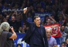 Ο Γιώργος Μπαρτζώκας χειροκρότησε ειρωνικά τους οπαδούς του Ηρακλή που τον έβριζαν στο Ιβανώφειο