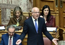 Άγρια κόντρα στη Βουλή για τα Τέμπη – Φλωρίδης: Υπήρξε η απάτη αλλά κανένα ξυλόλιο – Βελόπουλος: Σήμερα ξεπεράστε και τον χειρότερο Φλωρίδη