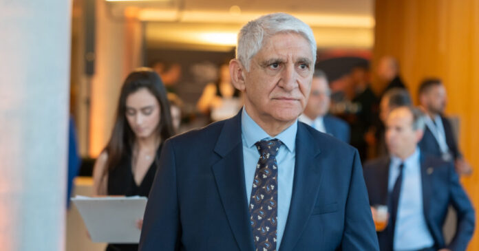 giannakis-2-1200x630.jpg