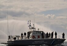 Φωτιά σε ιστιοφόρο στη βόρεια Εύβοια – Καλά στη υγεία τους οι δυο επιβαίνοντες