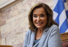 Ντόρα Μπακογιάννη κατά Αντώνη Σαμαρά: «Τον έχω κατατάξει στους εθνικολαϊκιστές, δεν με απασχολεί πια»