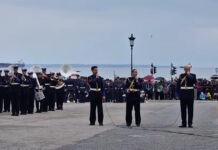 Θεσσαλονίκη: Με τα «Ανήκω σε μένα» και «Ώρες μικρές» η μπάντα του Πολεμικού Ναυτικού τίμησε τον Γιώργο Μαζωνάκη