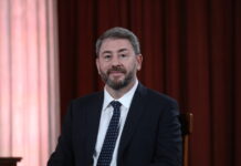 Ανδρουλάκης κατά Μητσοτάκη για στεγαστικό: «Φαεινή ιδέα να το κάνει μπίζνα για τους εργολάβους»