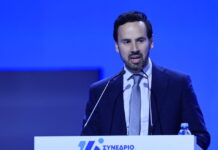 Ρωμανός: «Ψέμα ότι ο Τσίπρας ήταν πάντα απέναντι στη βία» – Η Αυγή είχε ένθετο «ω έλατο, ω έλατο τι ωραία που αρπάζεις»