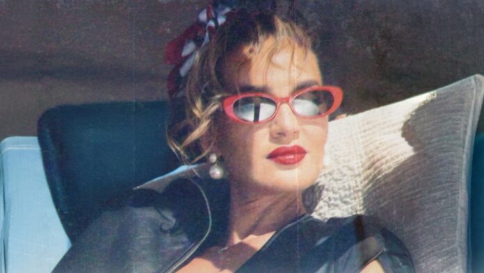 Ρία-Ελληνίδου-Γίνεται-pin-up-girl-και-τραγουδά-Δέκα-σαν-εσένα.jpg